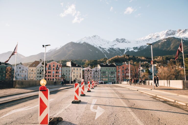 Entrümpelung Tirol – schnell, günstig & zuverlässig St. Johann in Tirol: Räumungsarbeiten und Kontakt